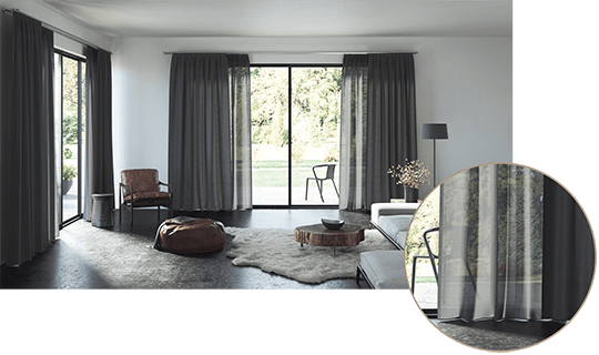 Textiles by MHZ - Wohnzimmer mit schwarzen Vorhängen