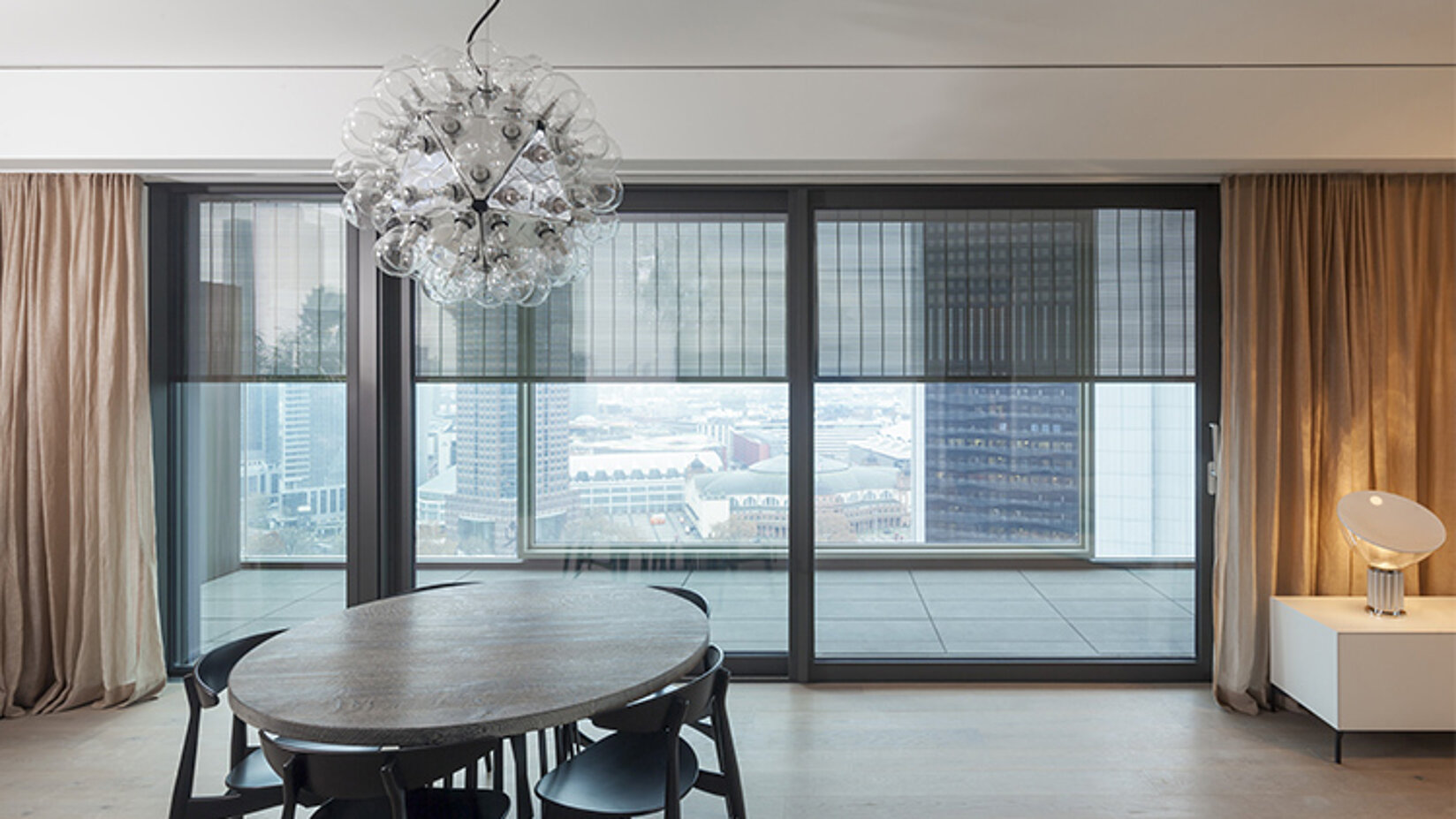 Metallbehang s_enro am one fourty west in Frankfurt