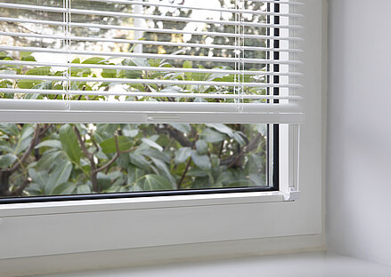 [Translate to Französisch:] MHZ Frontmontage Glasleistenträger Twinline