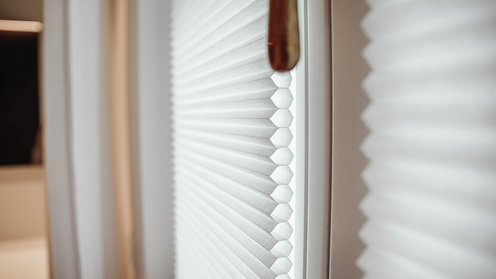 [Translate to Französisch:] Plissees der Kooperation im Badezimmer