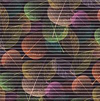 Plissee mit filigranem Blättermuster in bunten Farben auf dunklem Grund