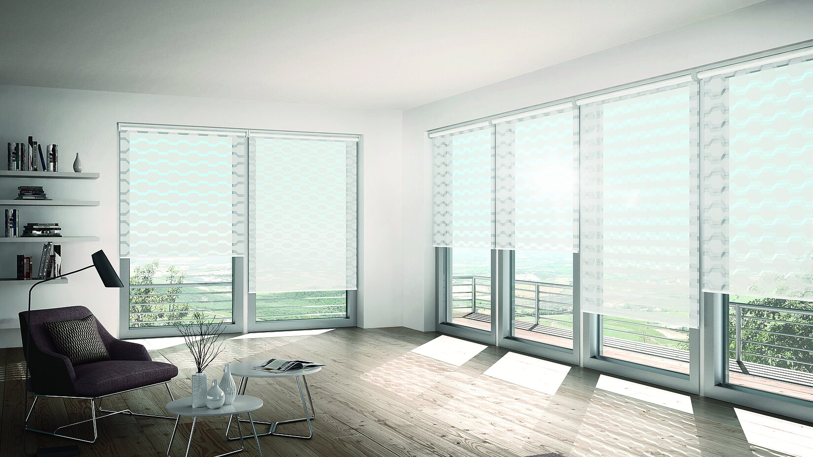 Wohnzimmer mit grossen Fenstern und MHZ Doppelrollos „Henrik“ mit modernem Muster, die viel Tageslicht durchlassen und ein stilvolles Lichtspiel erzeugen.