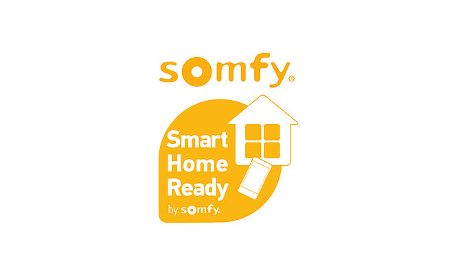 Gelbes Logo „Smart Home Ready by Somfy“ mit Haus- und Smartphone-Symbol.