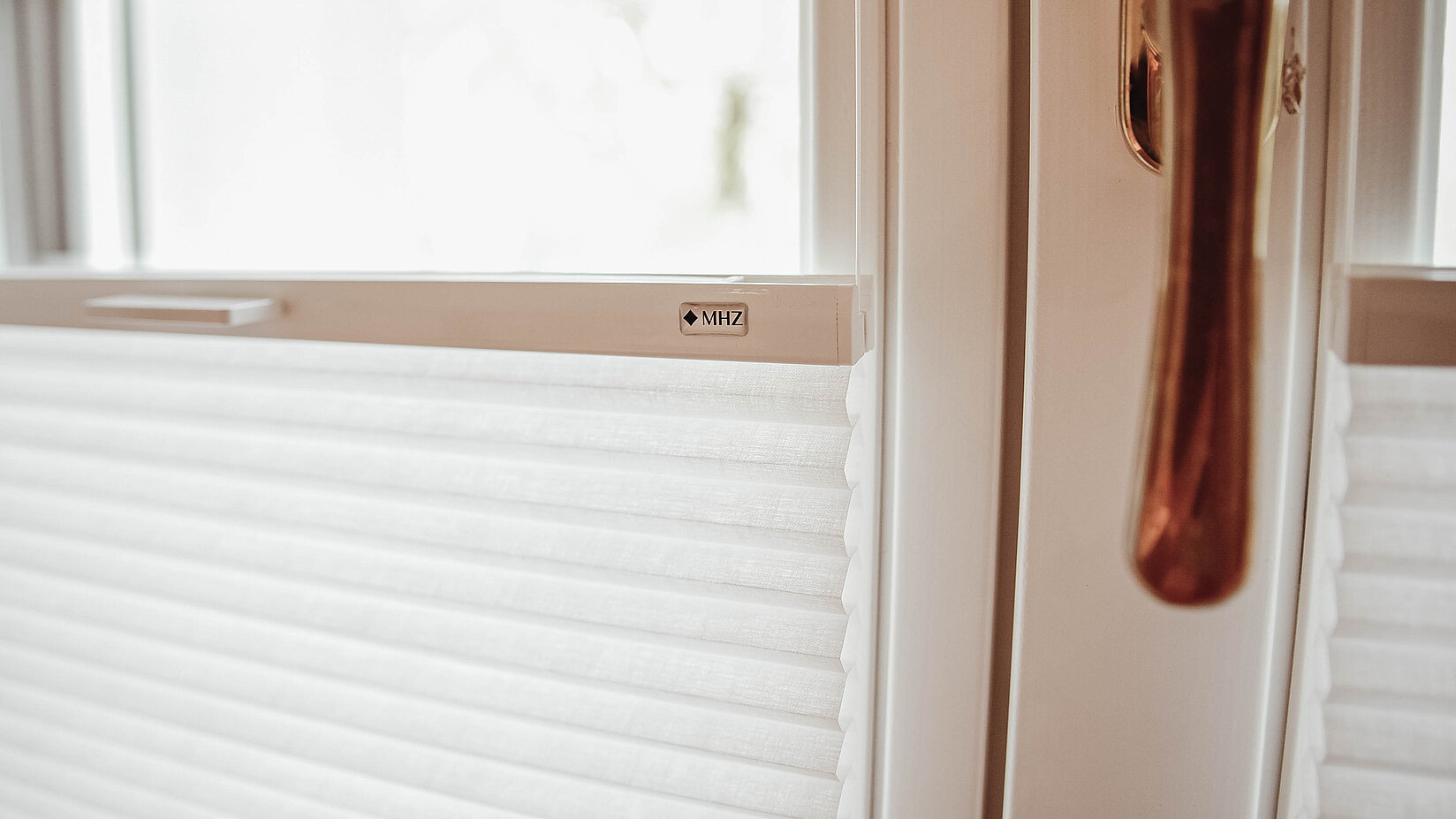 [Translate to Französisch:] Plissees der Kooperation im Badezimmer