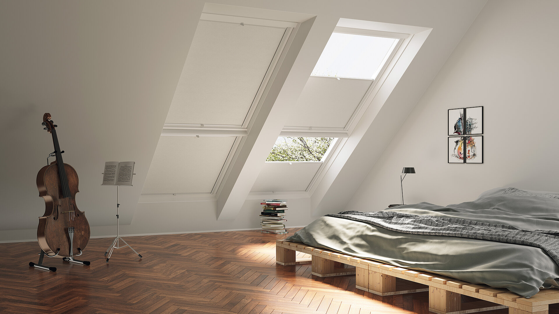 Schlafzimmer mit Dachschrägen und weissen Wabenplissees an zwei grossen Dachfenstern.