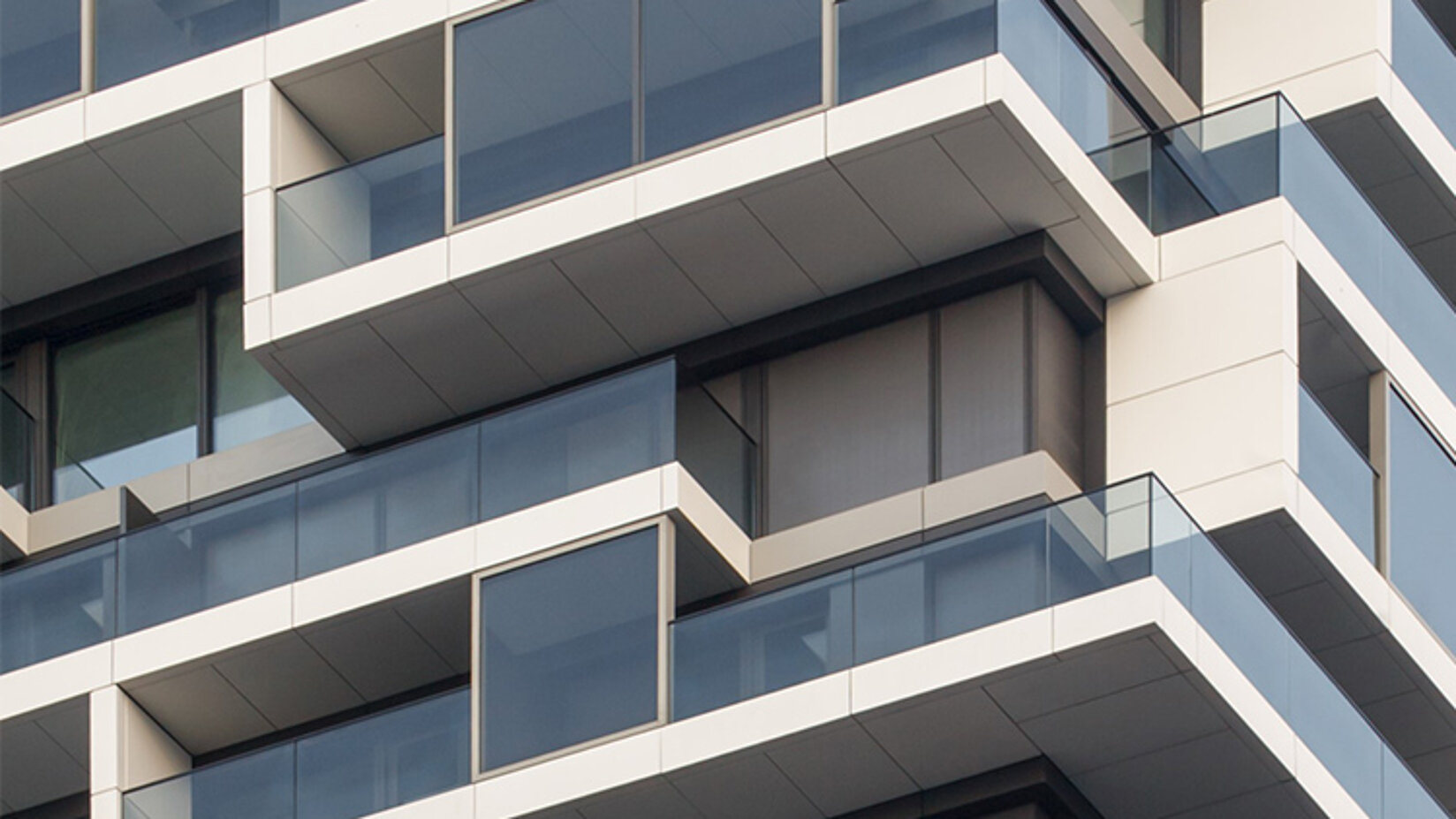 Metallbehang s_enro am one fourty west in Frankfurt