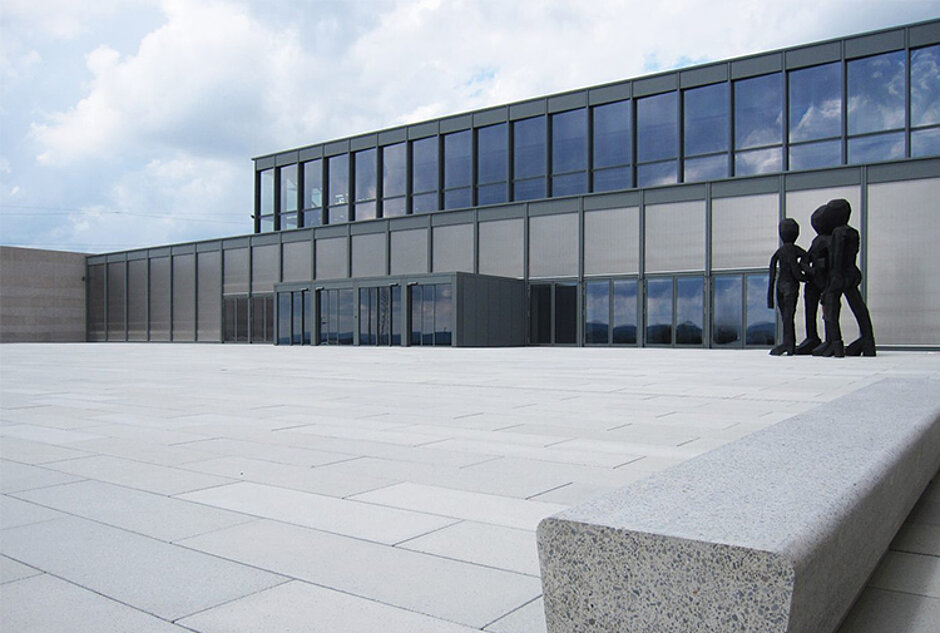 Metallbehang s_enn am Carmen-Würth-Forum in Künzelsau