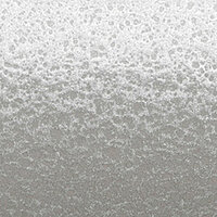 Silbergraue Jalousie-Lamelle aus der Kollektion CLAM mit Hammerschlagstruktur. Die Oberfläche wirkt dekorativ und wohnlich.