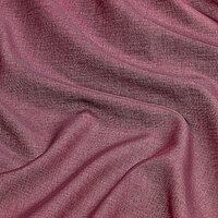 Fein strukturierter Stoff HELIOS in edlem Burgunderrot mit sanftem Faltenwurf.