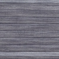 Nahaufnahme eines dunkel strukturierten Wabenplissees mit unregelmässiger horizontaler Linienführung „Yanson“.