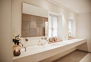 [Translate to Französisch:] Plissees der Kooperation im Badezimmer