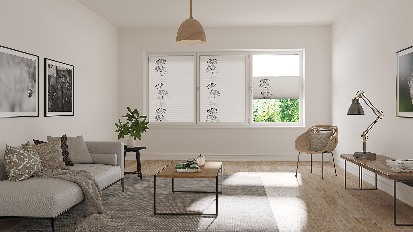 MHZ Wabenplissees mit Blumenmotiv im hell eingerichteten Wohnzimmer – natürliche Lichtdurchlässigkeit und dezente Dekoration.