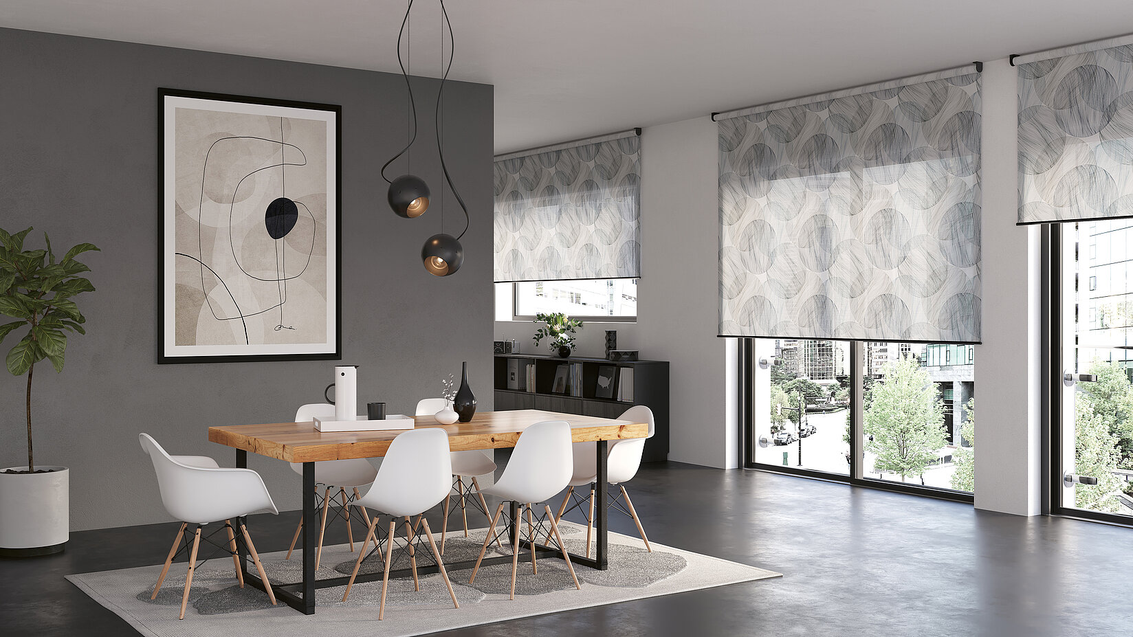 Esszimmer mit grossen Fenstern und halbtransparenten Rollos im geometrischen Kreis-Muster, kombiniert mit modernem Mobiliar und Wandkunst.