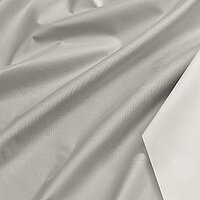 Detailaufnahme von SOLIDOR, in silber, zeigt eine glatte Oberfläche.