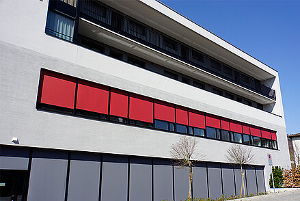 MHZ zip_2.0 Anlage an einem Gebäude in Buchs/Zürich in der Schweiz