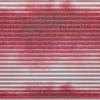 Stoffmuster eines Plissees mit Verlauf in Rosa- und Beerentönen und feiner Struktur