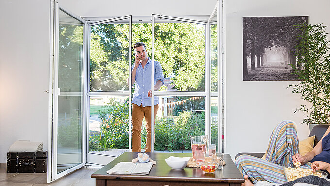 [Translate to Französisch:] MHZ Insektenschutz Pendeltüre 