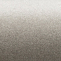 Nahaufnahme einer braunen Jalousie-Lamelle mit strukturierter Oberfläche