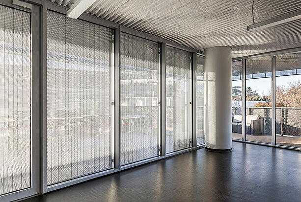 Metallbehang s_enro am Neurocampus in Bordeaux