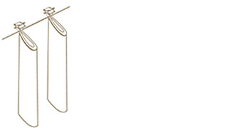 Technische Zeichnung der Schweizer Falte mit zwei gefalteten Stoffbahnen an einer Schiene.