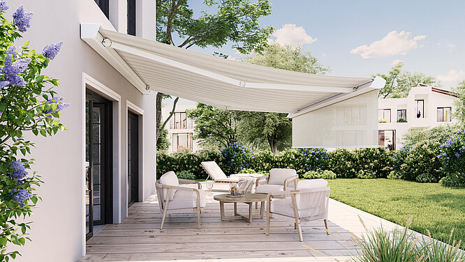 Terrassenansicht: Markise mit Volant am vorderen Teil der Kassette
