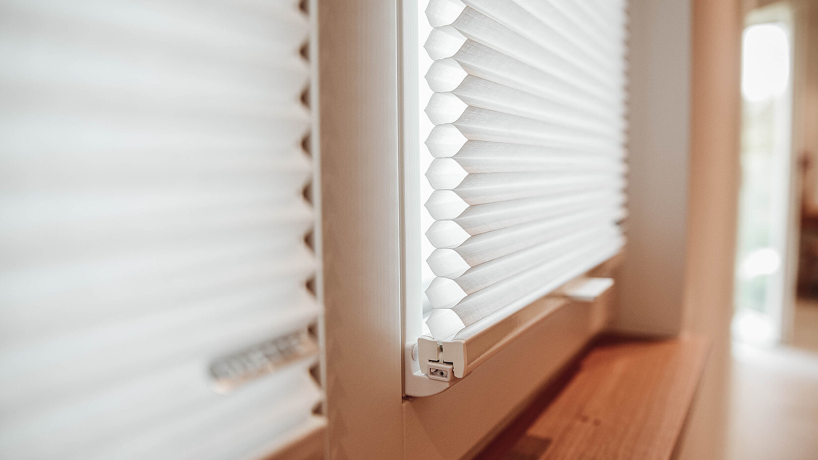 [Translate to Französisch:] Plissees der Kooperation im Badezimmer