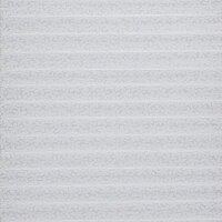 Nahaufnahme eines hellen Wabenplissees mit zartem, floralen Muster, Dessin „Flower“.