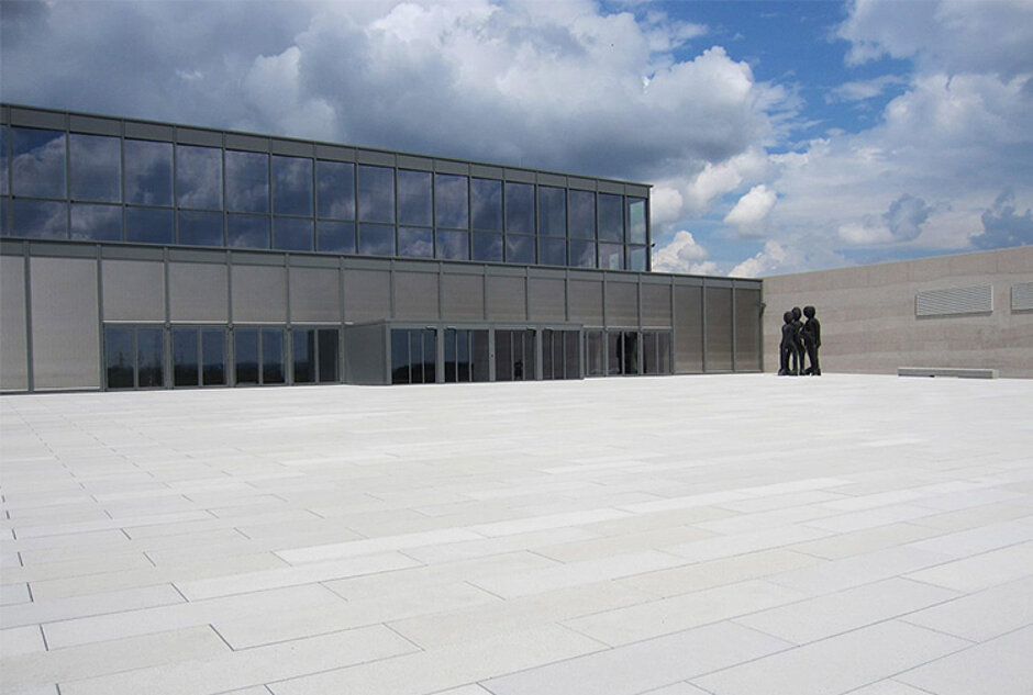 Metallbehang s_enn am Carmen-Würth-Forum in Künzelsau